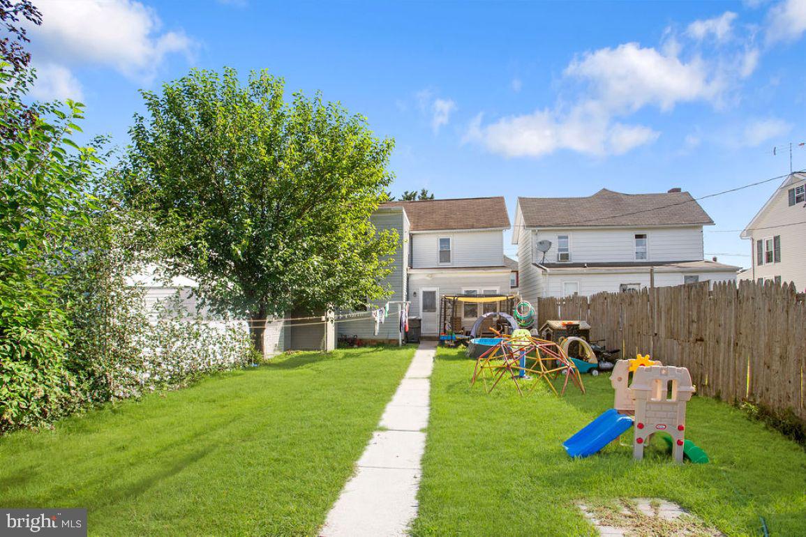 636 3rd Property Photo 3