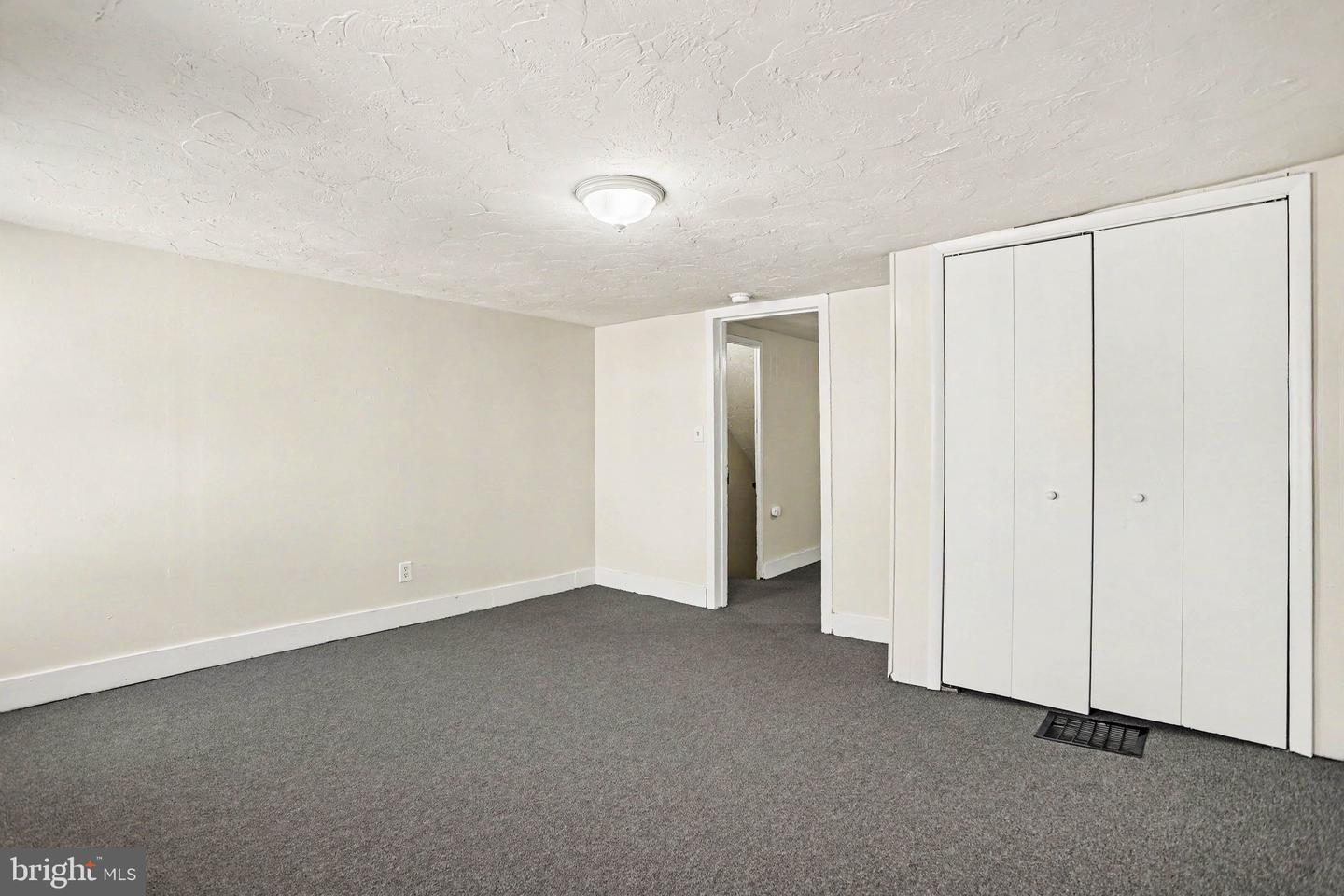 400 S Washington St Property Photo 13