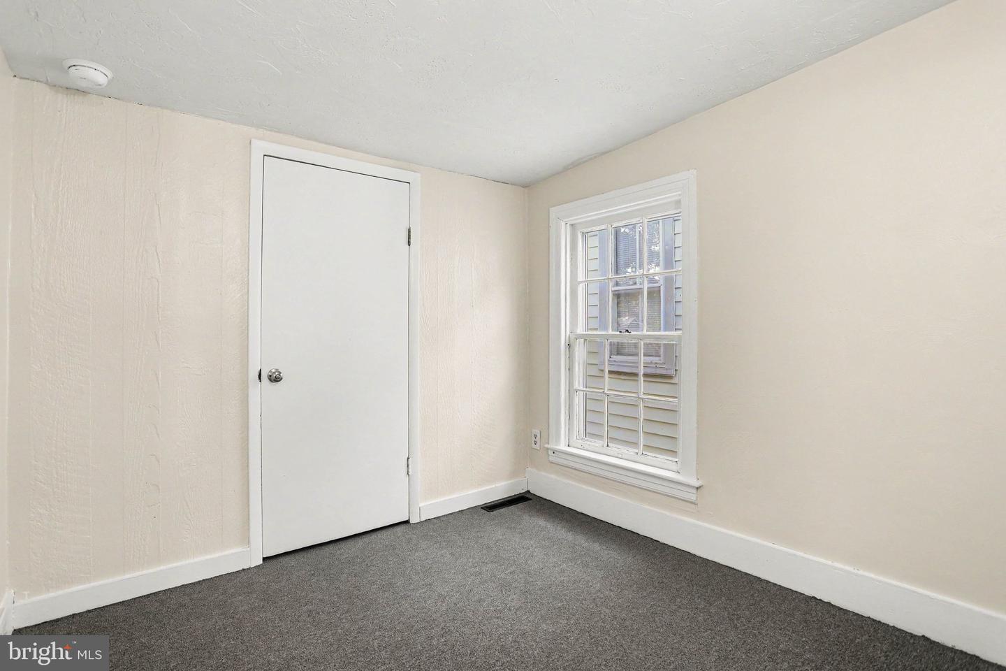400 S Washington St Property Photo 17