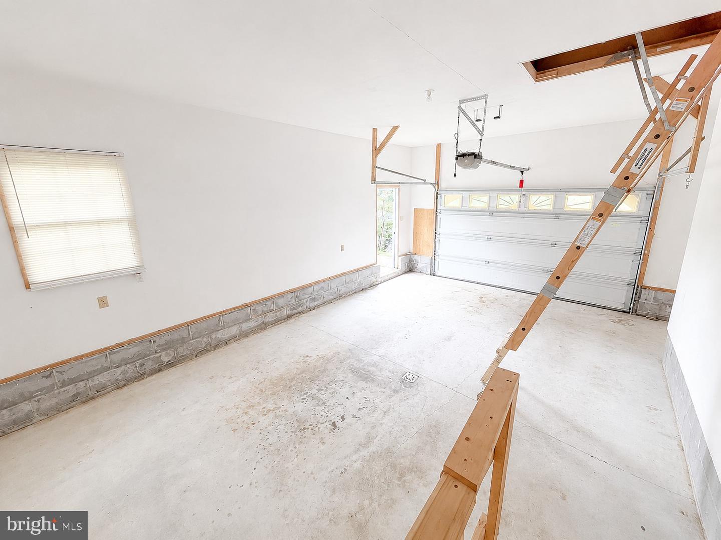 5071 Baltimore Property Photo 3