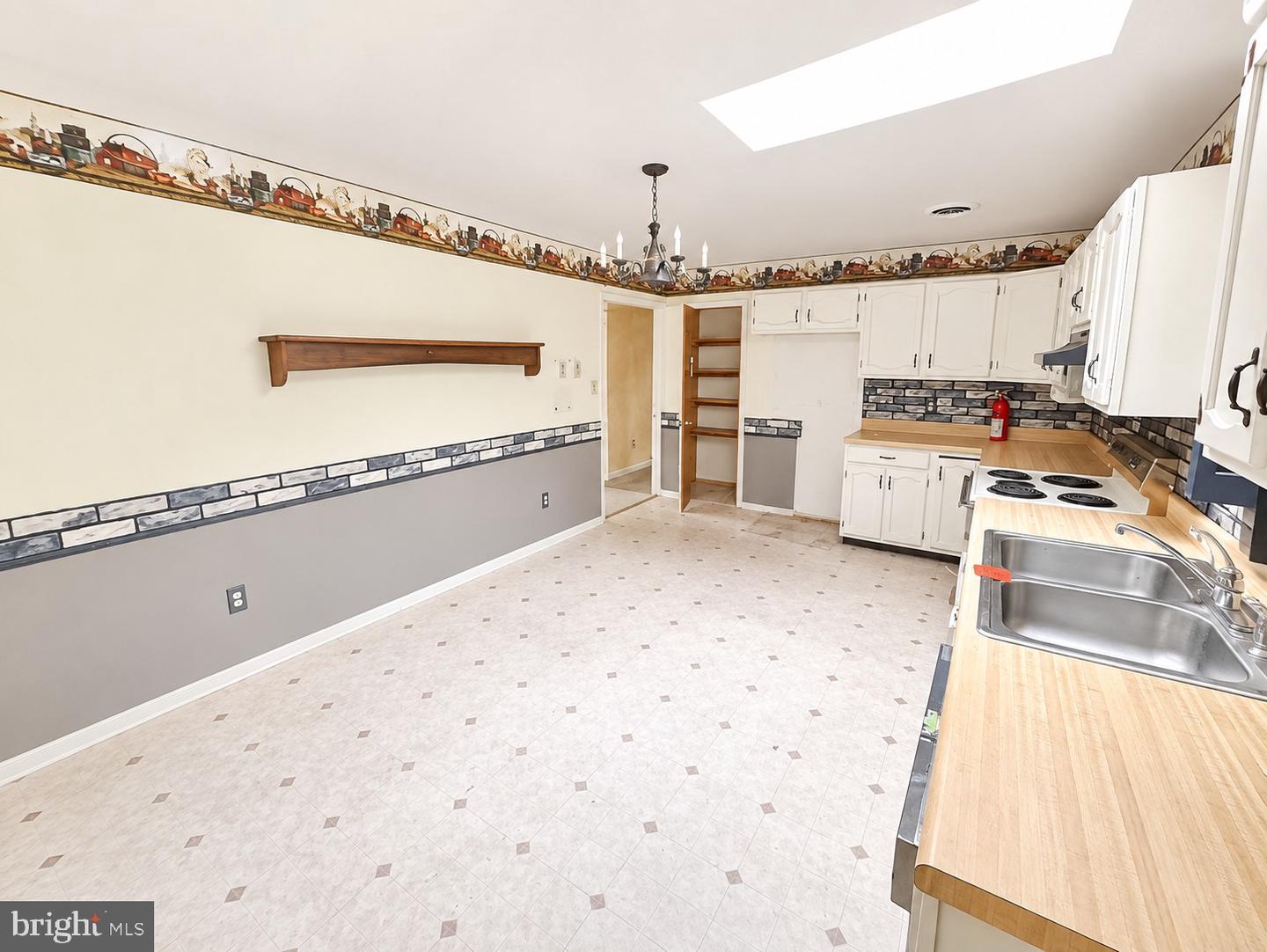 5071 Baltimore Property Photo 7
