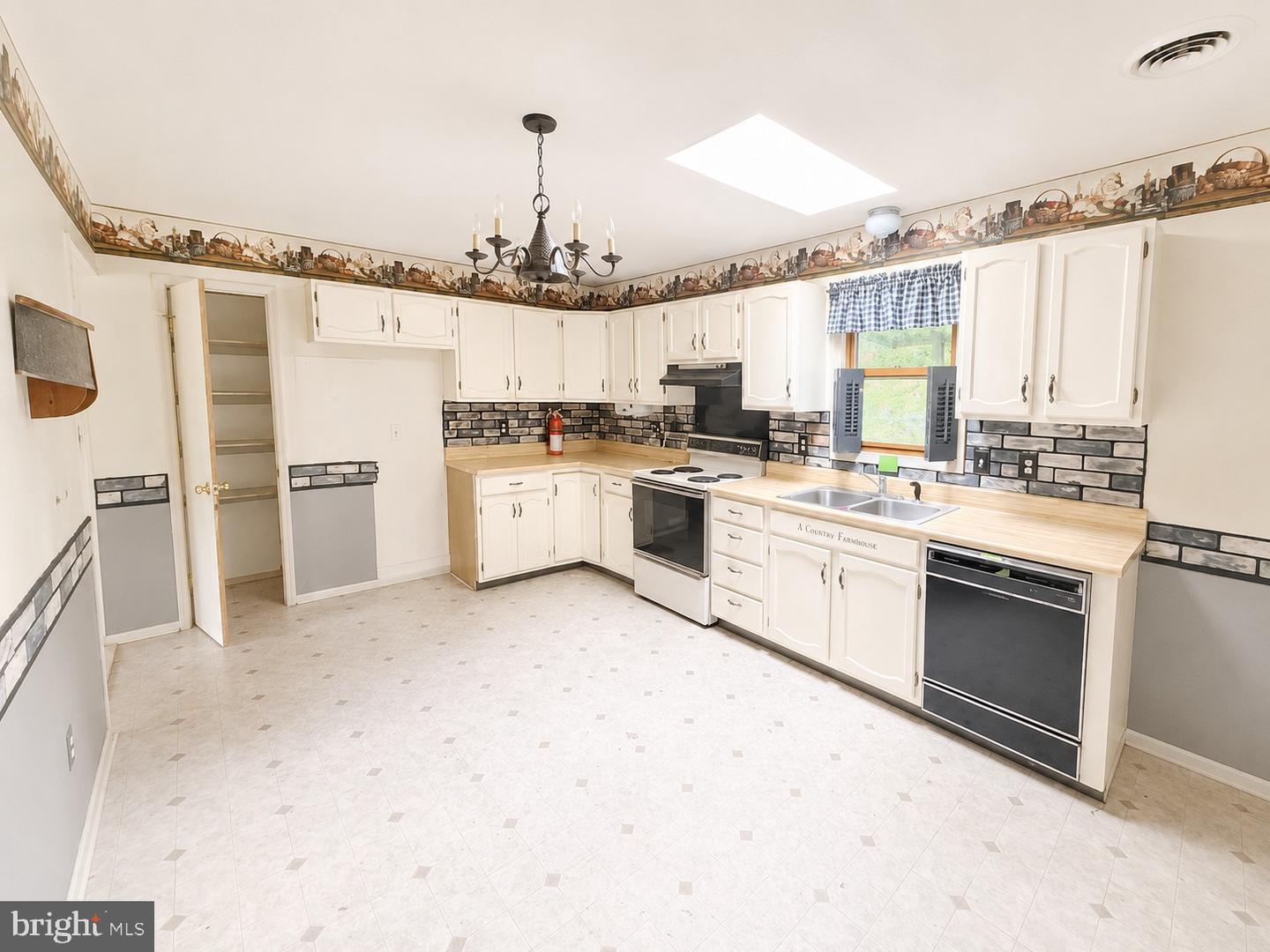 5071 Baltimore Property Photo 8