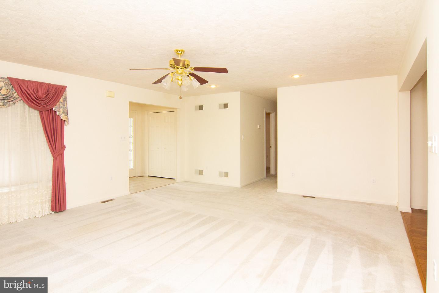 960 Teeter Rd Property Photo 8