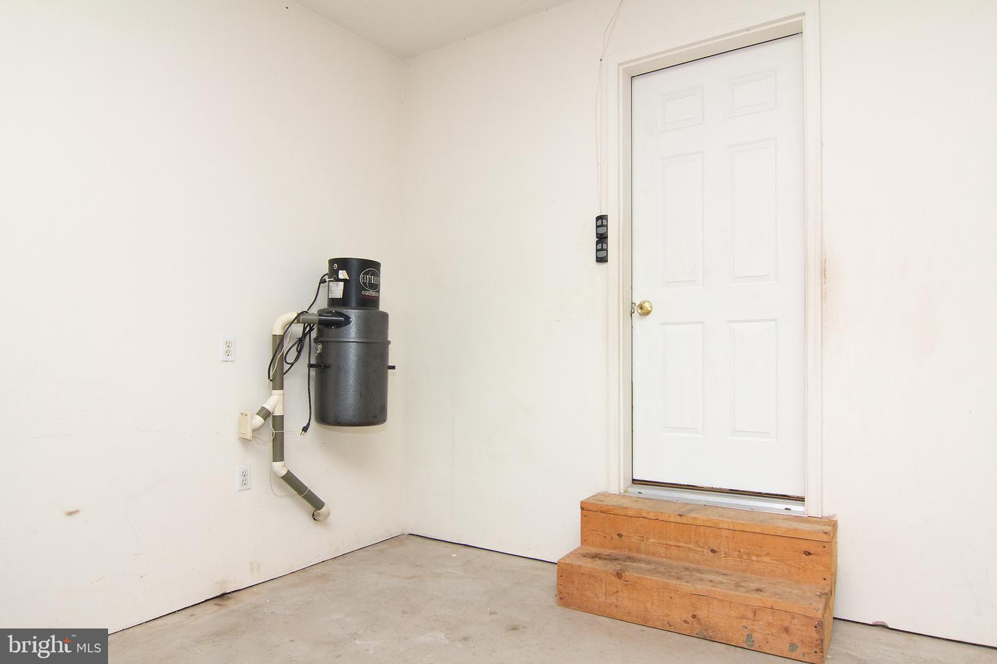 960 Teeter Rd Property Photo 27