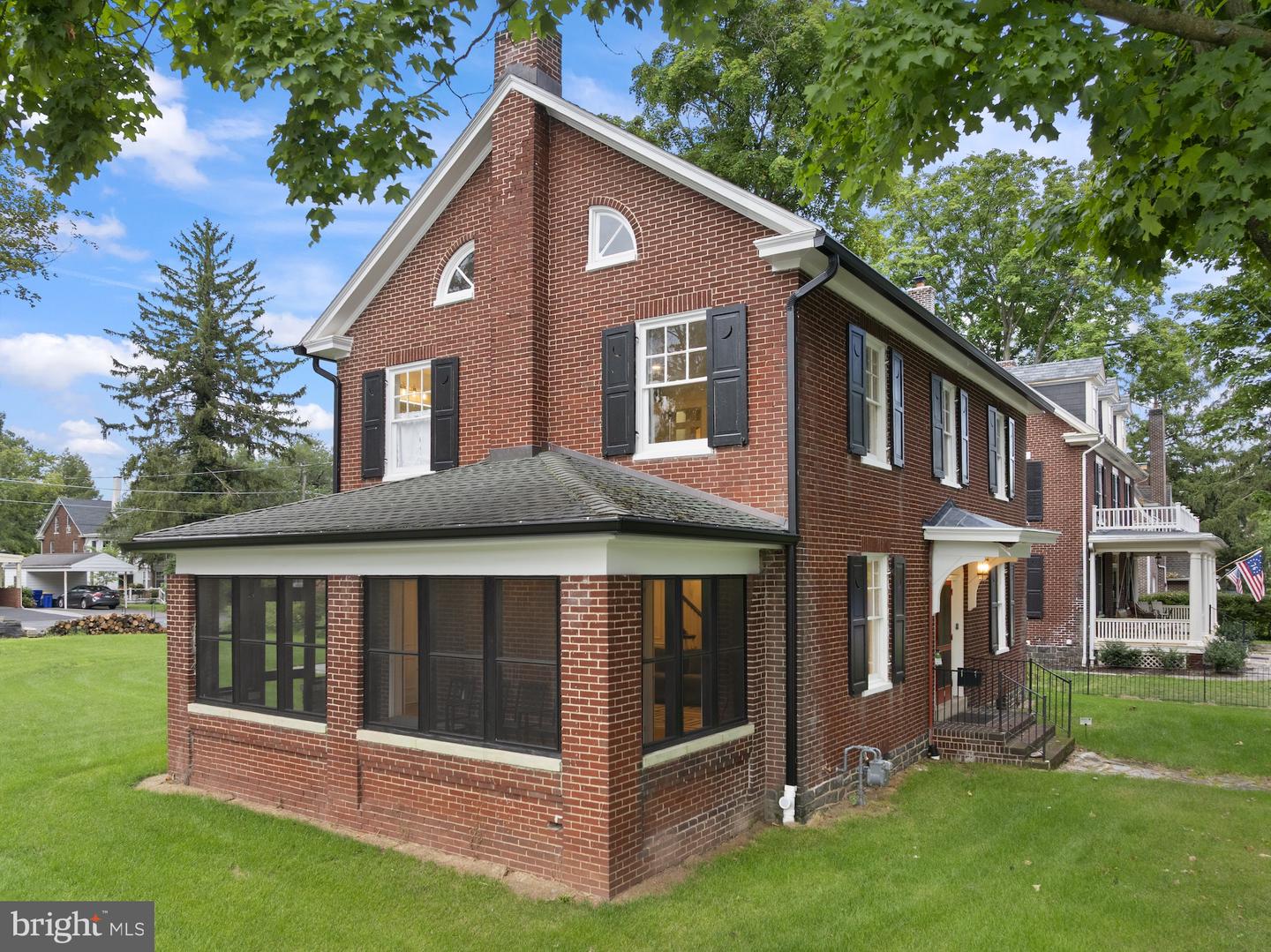 155 W Lincoln Ave Property Photo 7