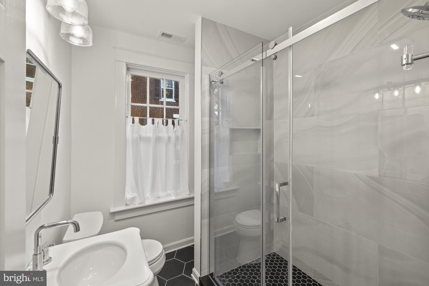 155 W Lincoln Ave Property Photo 43