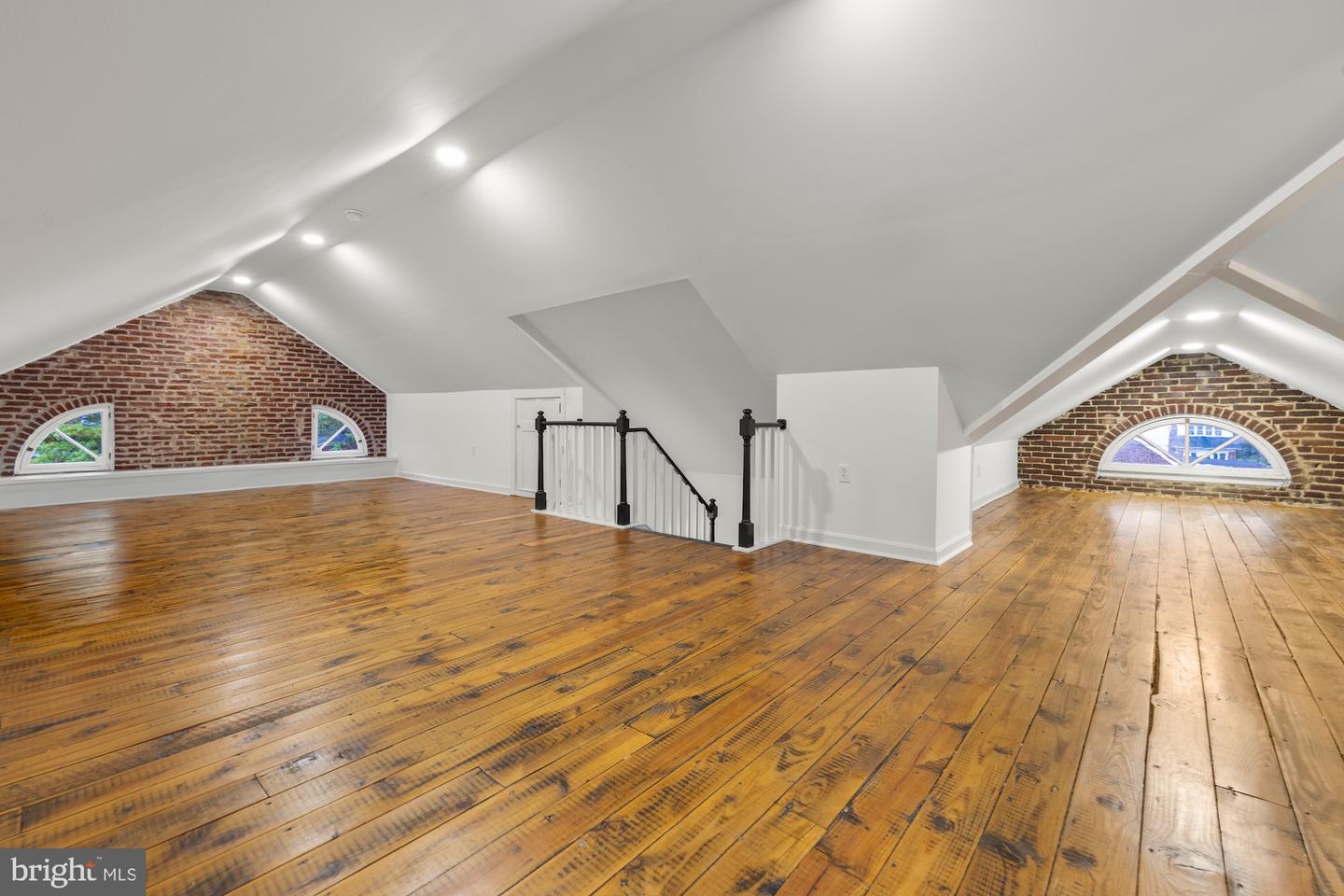 155 W Lincoln Ave Property Photo 49
