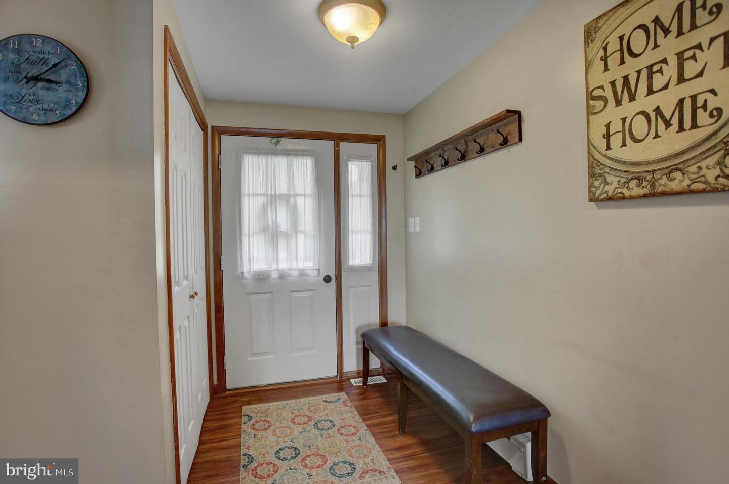 16 Easy St Property Photo 12