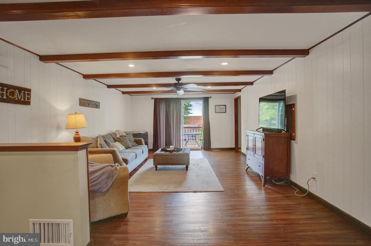 16 Easy St Property Photo 13