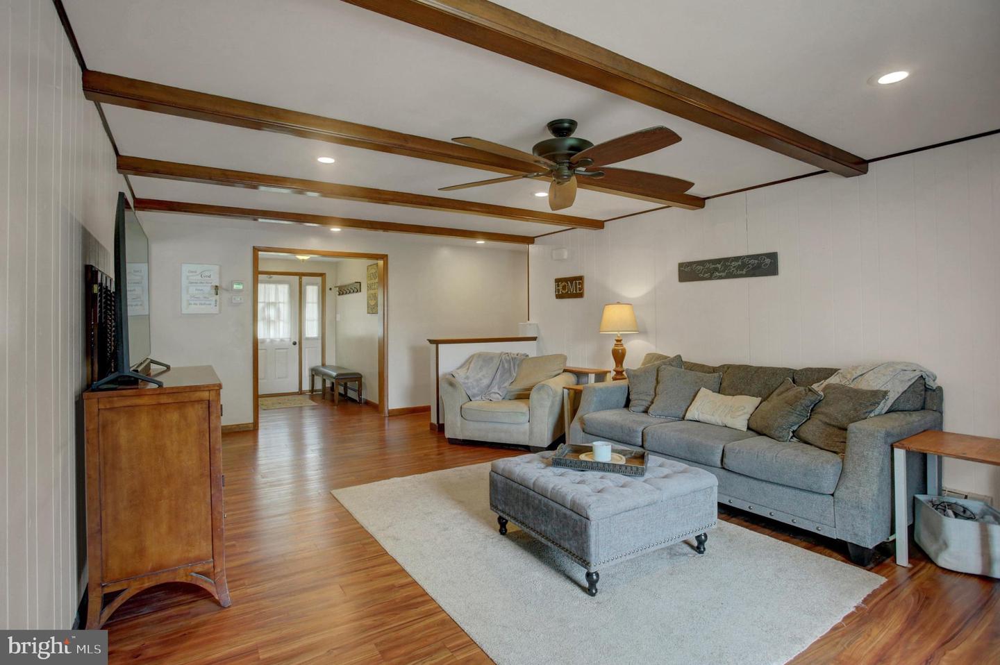 16 Easy St Property Photo 15