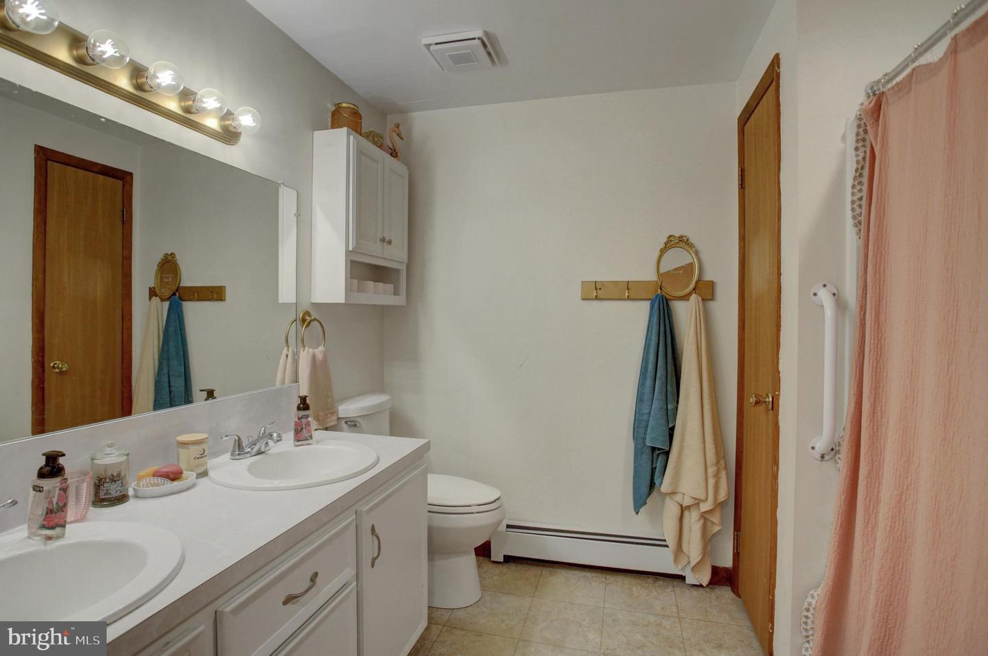 16 Easy St Property Photo 19