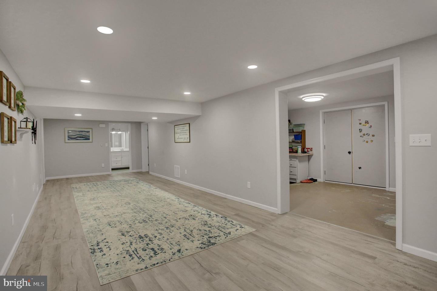 16 Easy St Property Photo 33