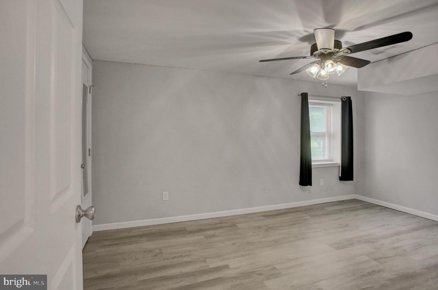 16 Easy St Property Photo 35