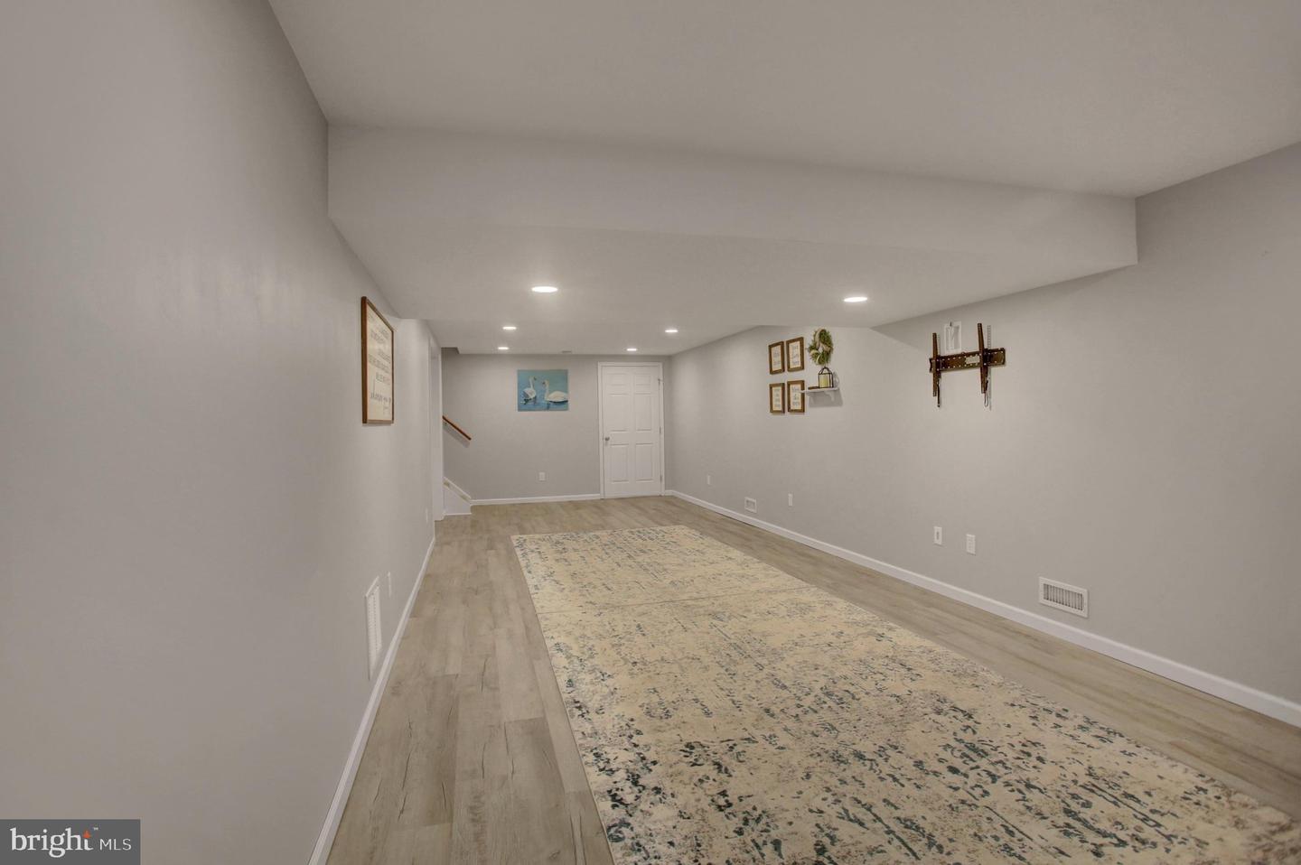 16 Easy St Property Photo 40