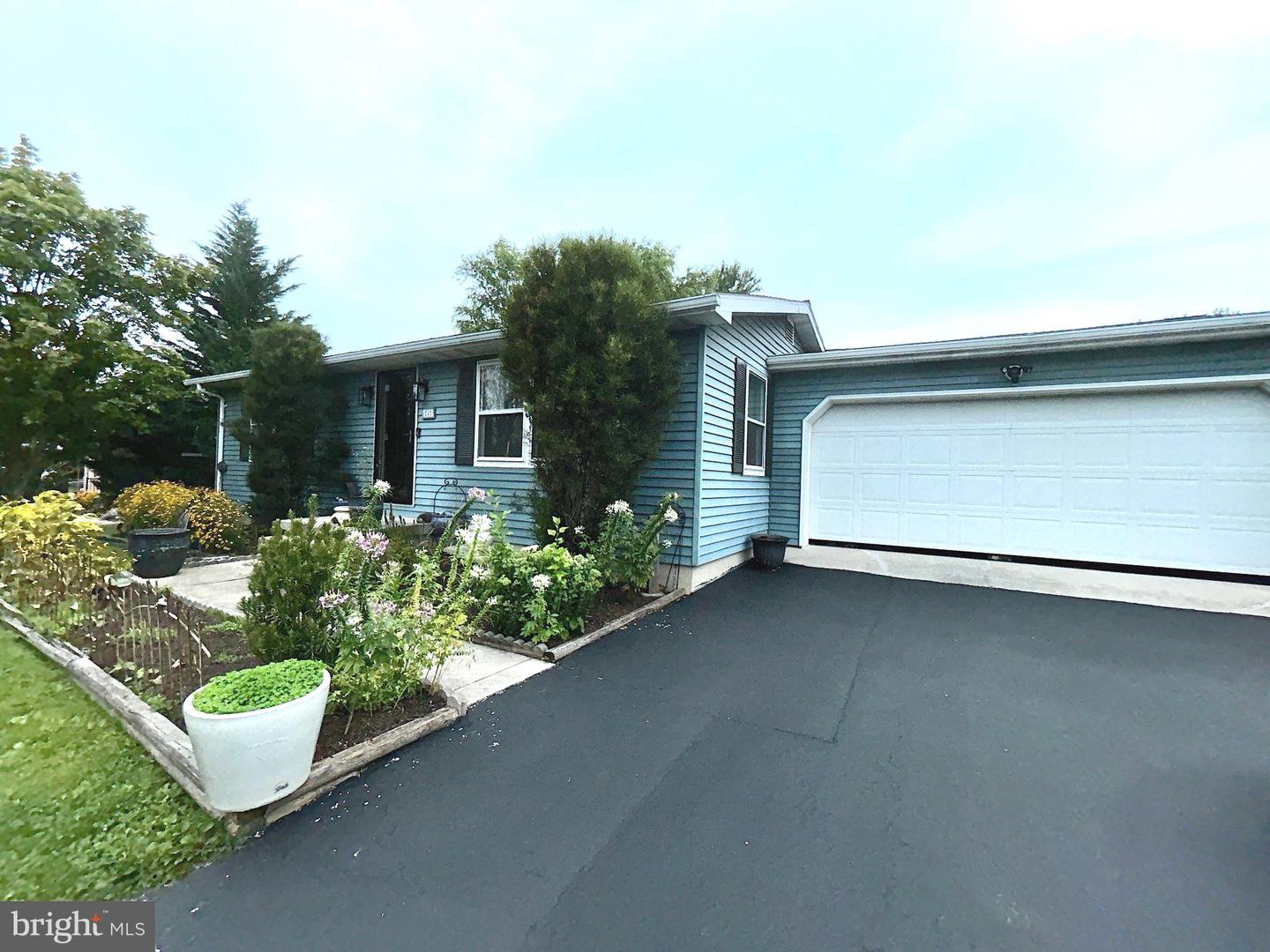 4 Corey Ln Property Photo 1