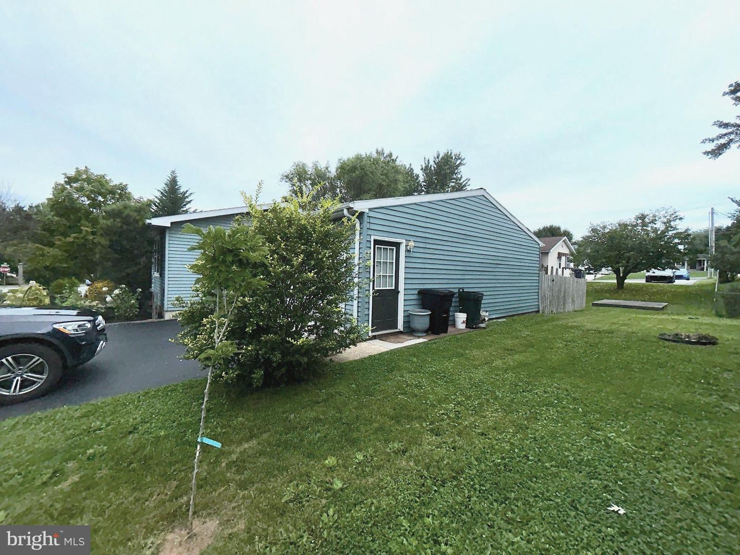 4 Corey Ln Property Photo 4