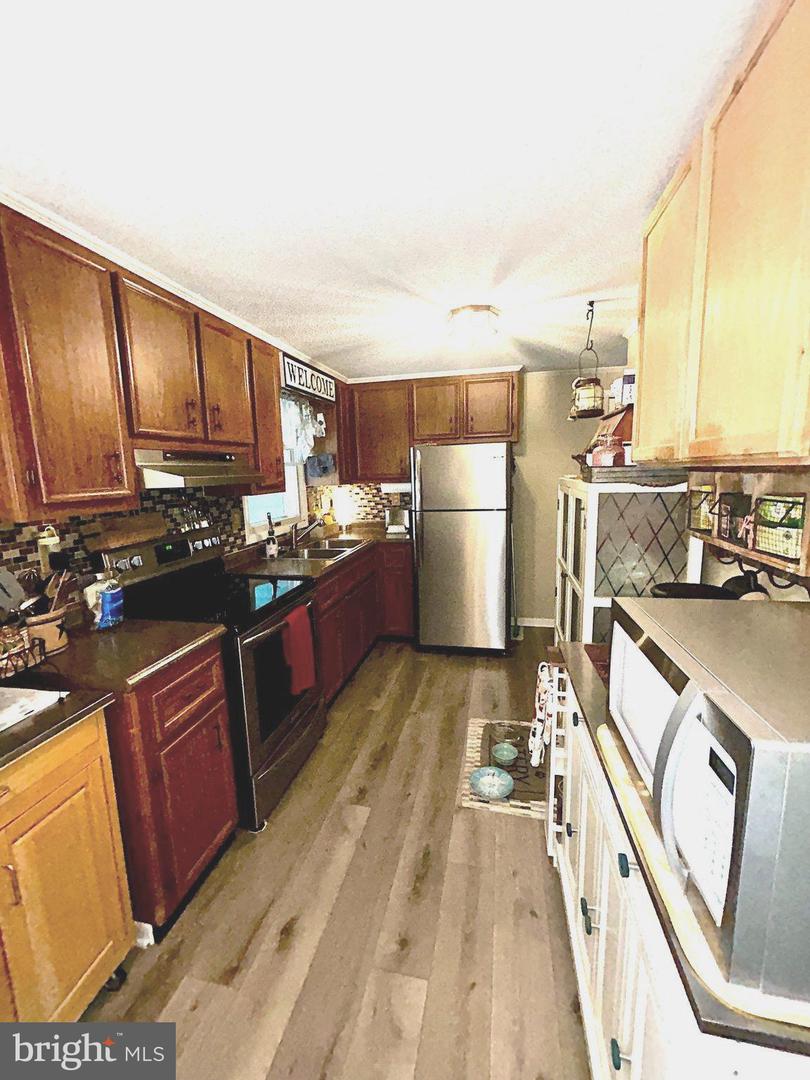 4 Corey Ln Property Photo 9