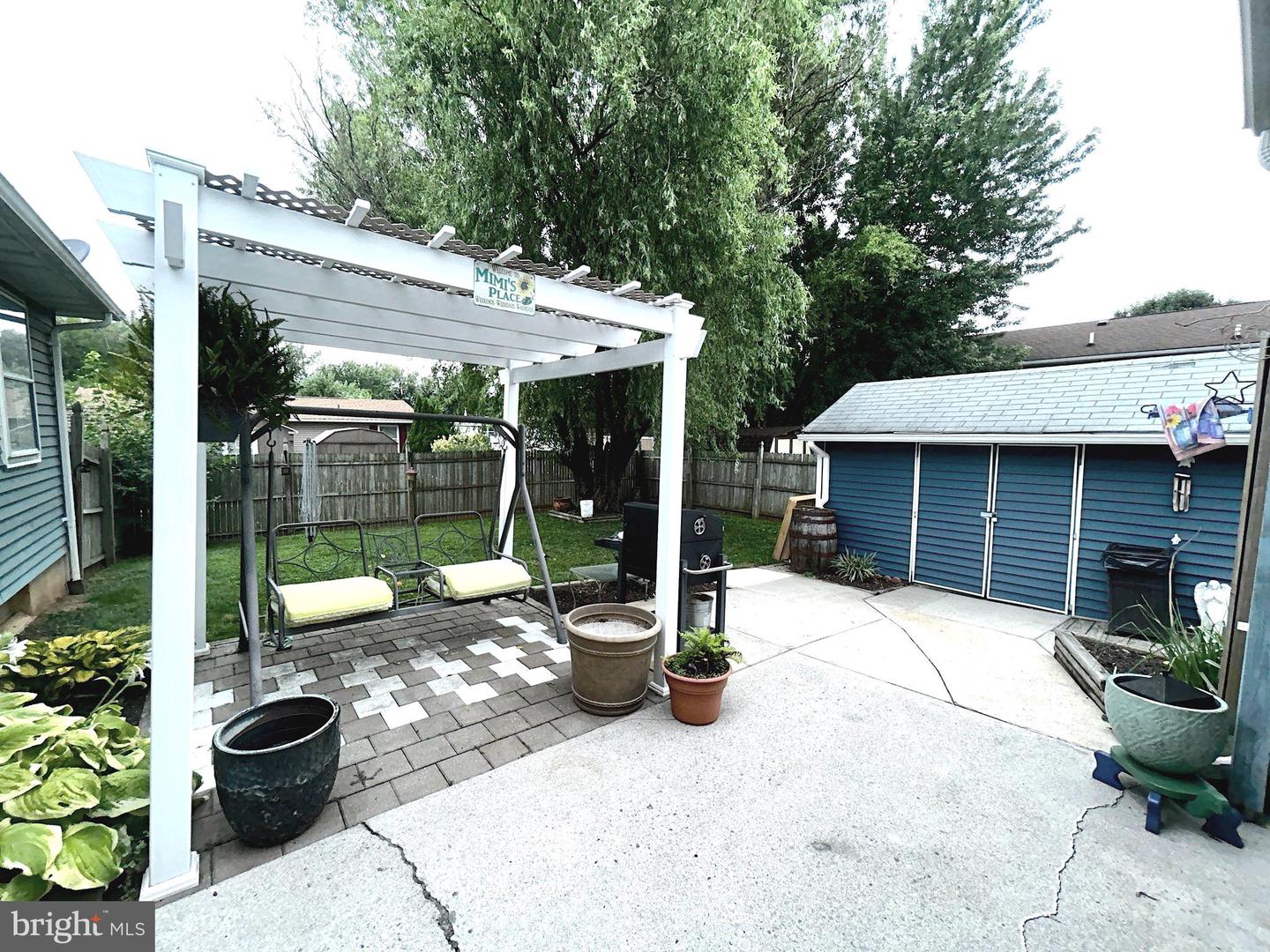 4 Corey Ln Property Photo 16