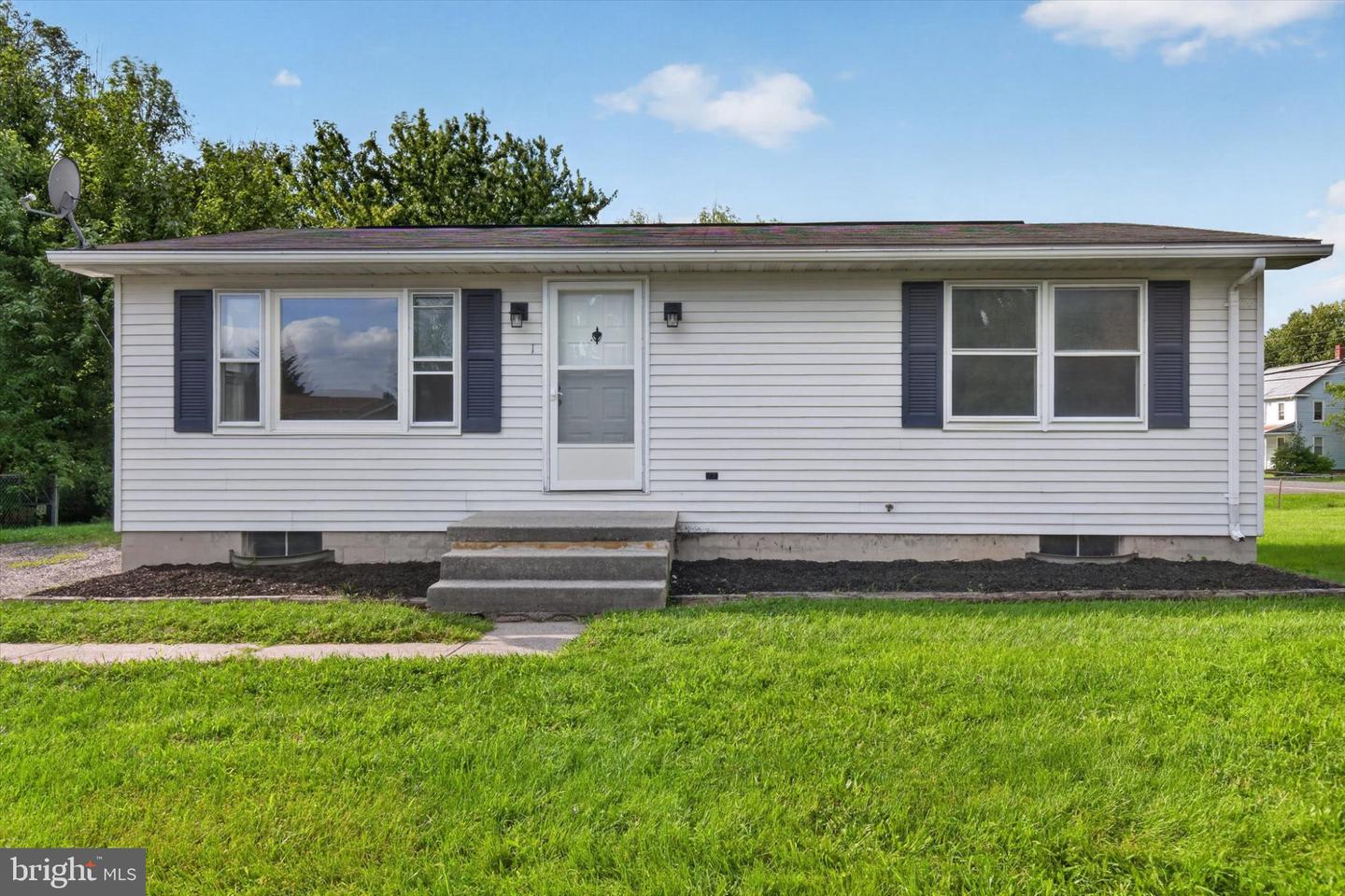 1 Birch Ln Property Photo 1