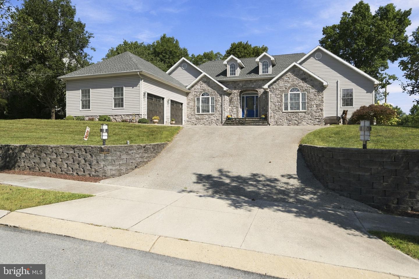1 Fox Trl Property Photo 1