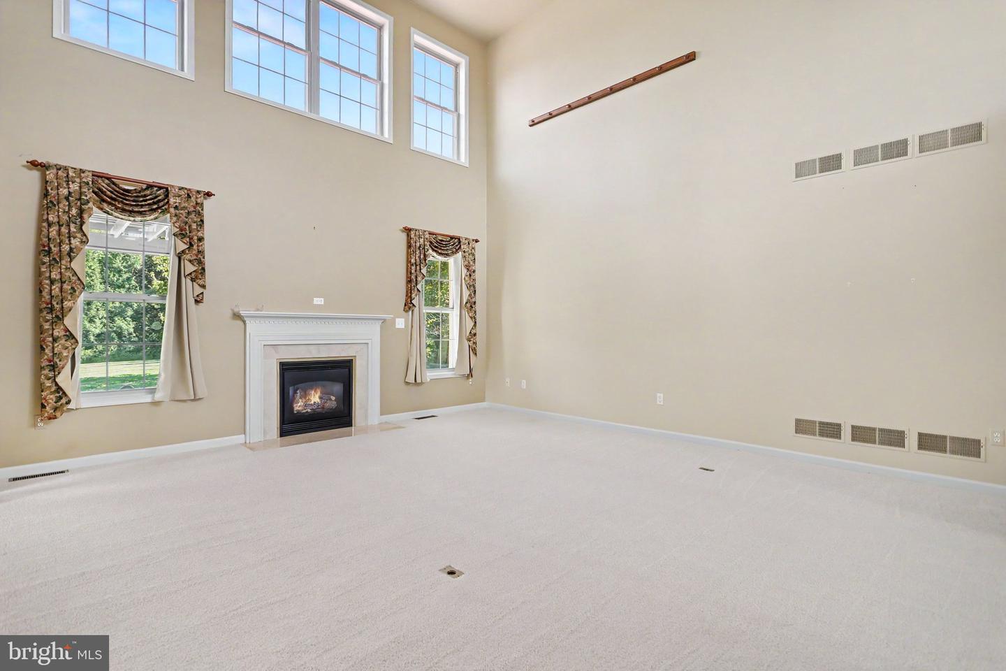 12 E Summit Dr Property Photo 10