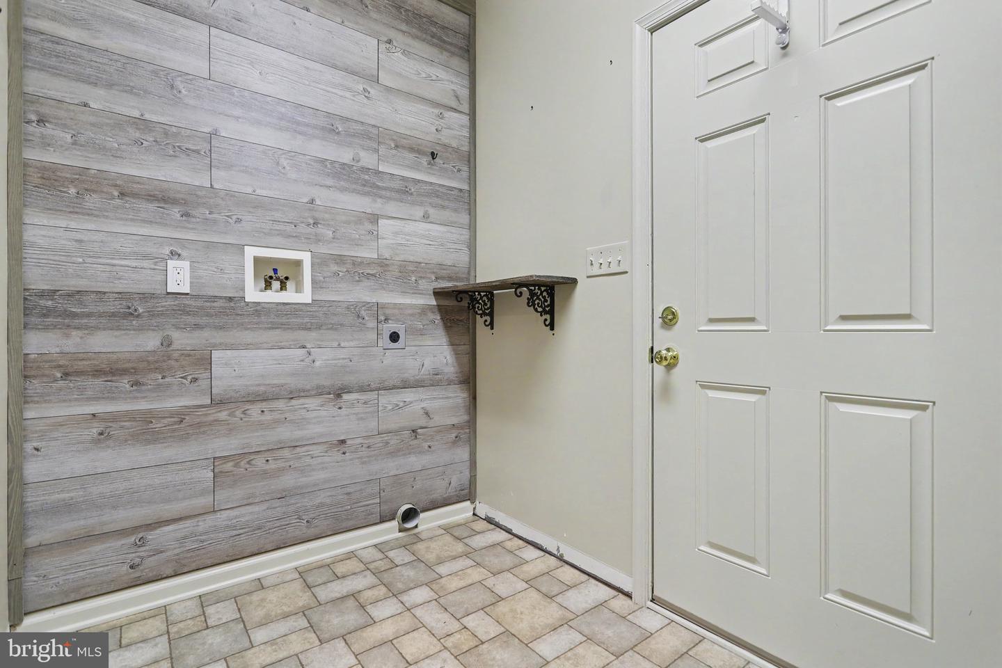 12 E Summit Dr Property Photo 37