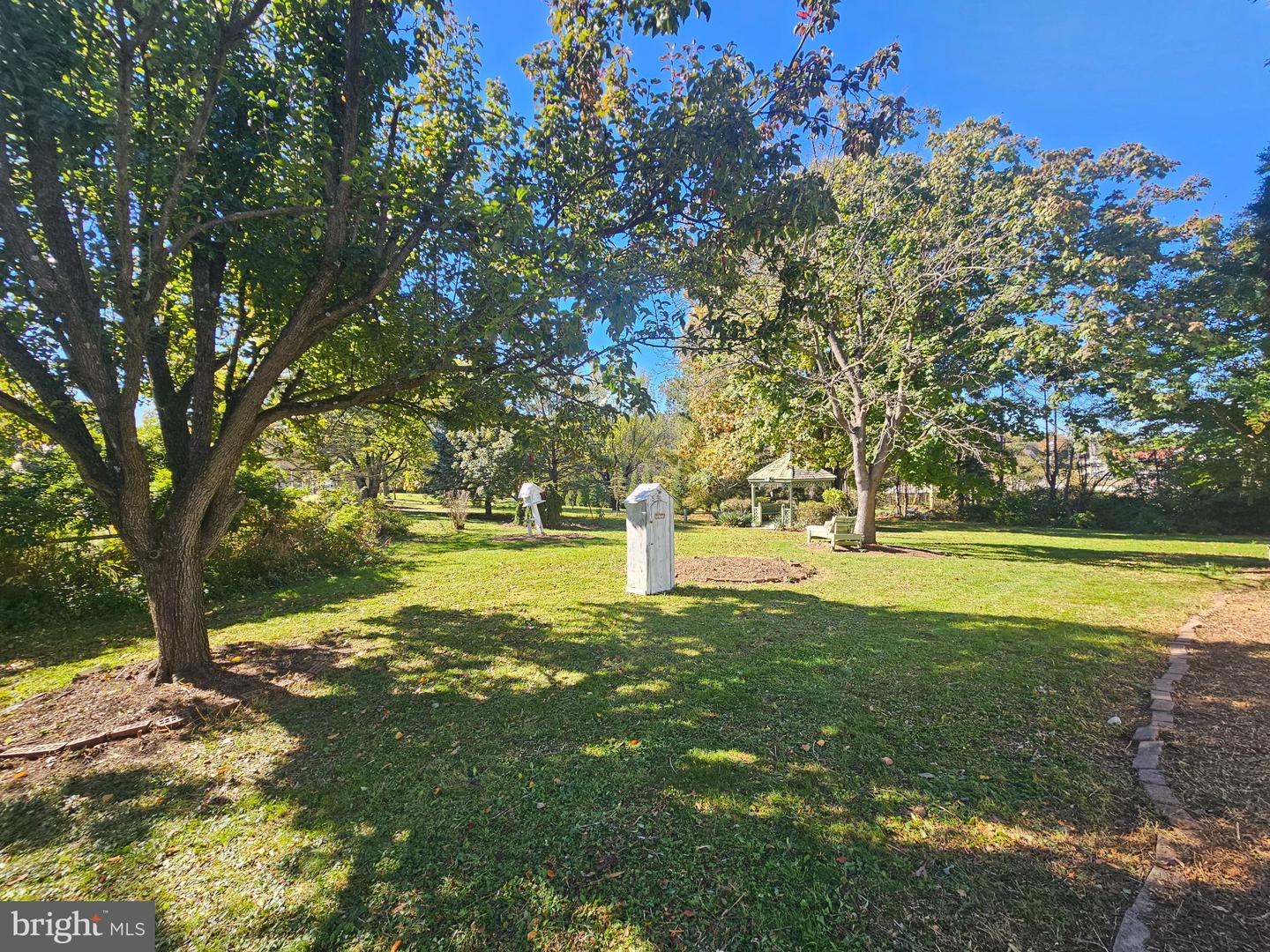 15 Easy St Property Photo 4