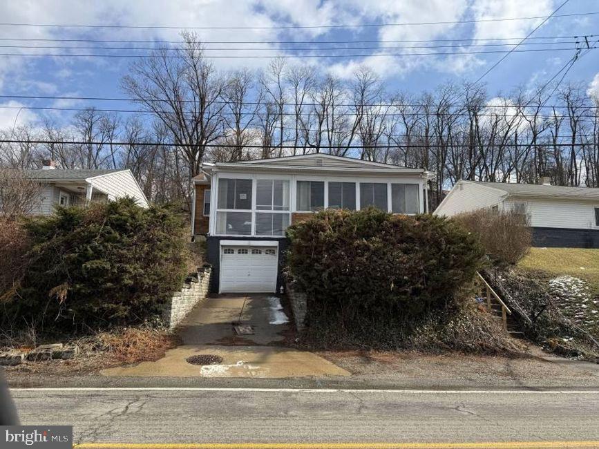 327 Foster Rd Property Photo 1