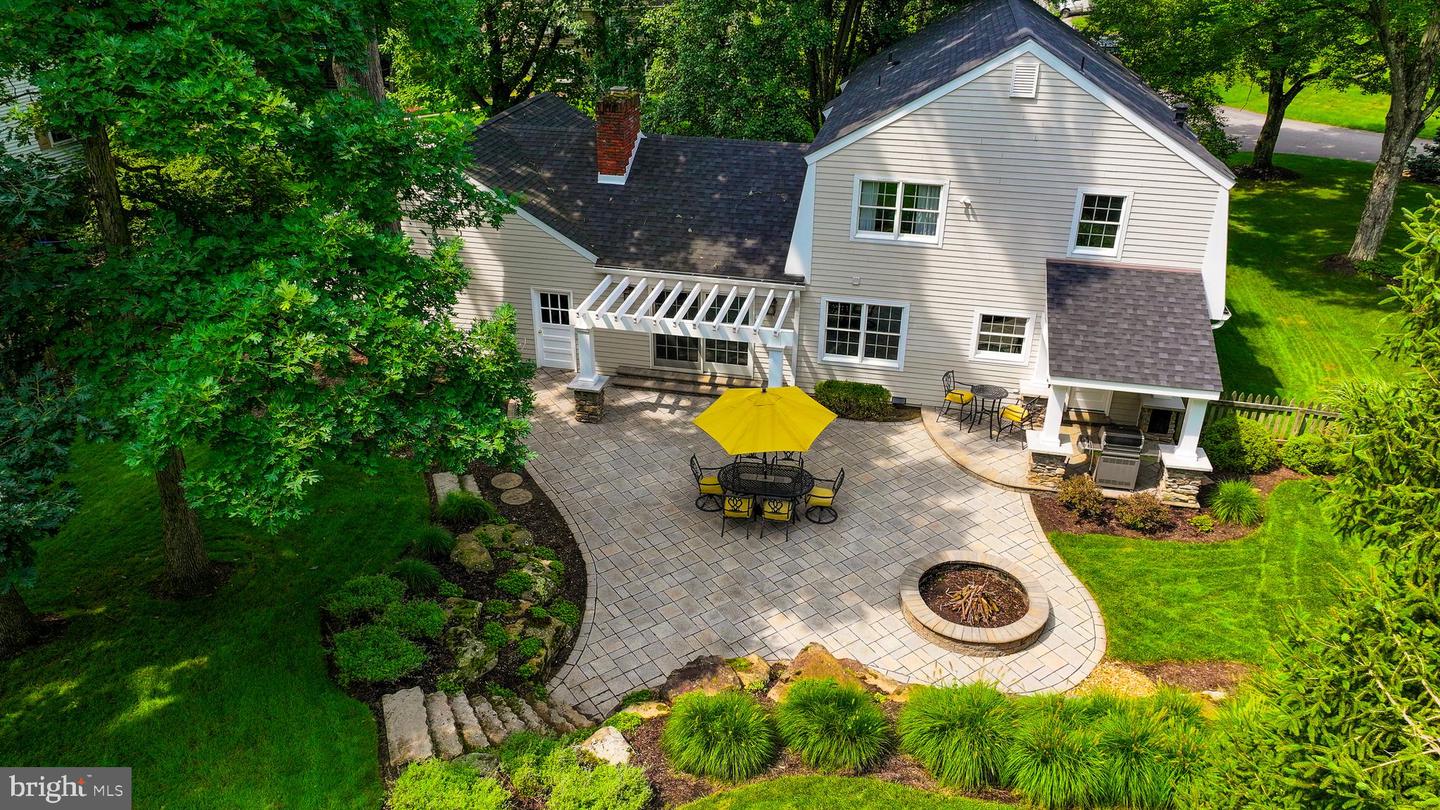771 Olive St Property Photo 6
