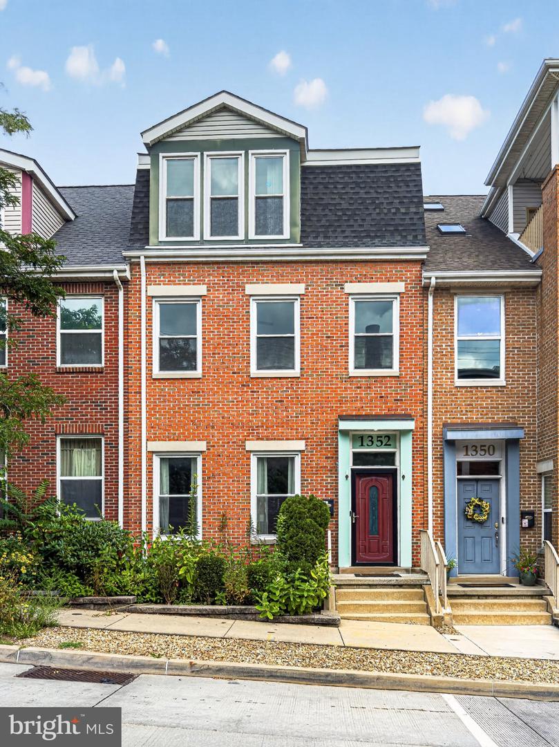 1352 Federal St Property Photo 1