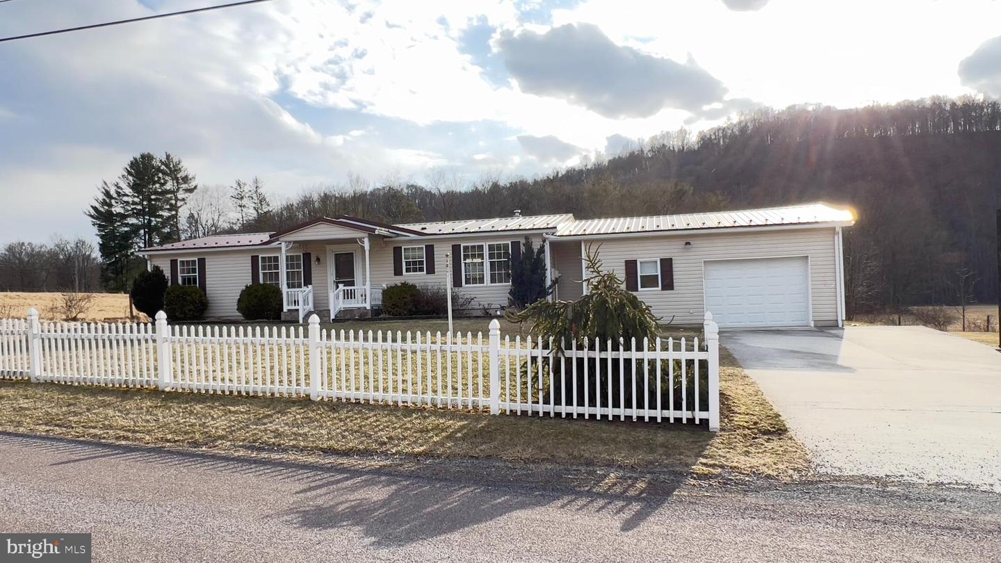 125 White Church Ln Property Photo