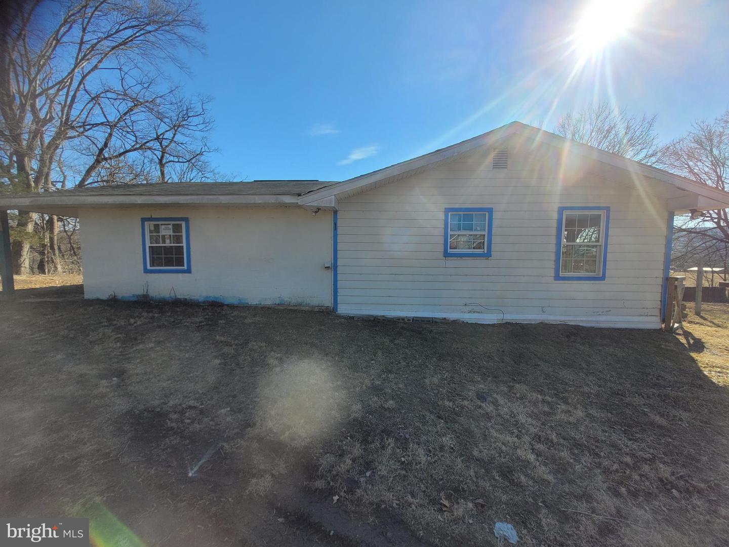 2210 Hyndman Rd Property Photo 2