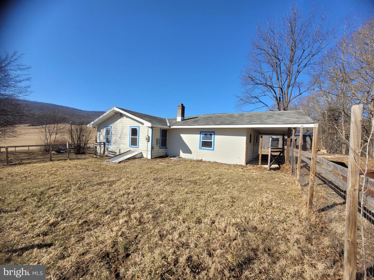 2210 Hyndman Rd Property Photo 4