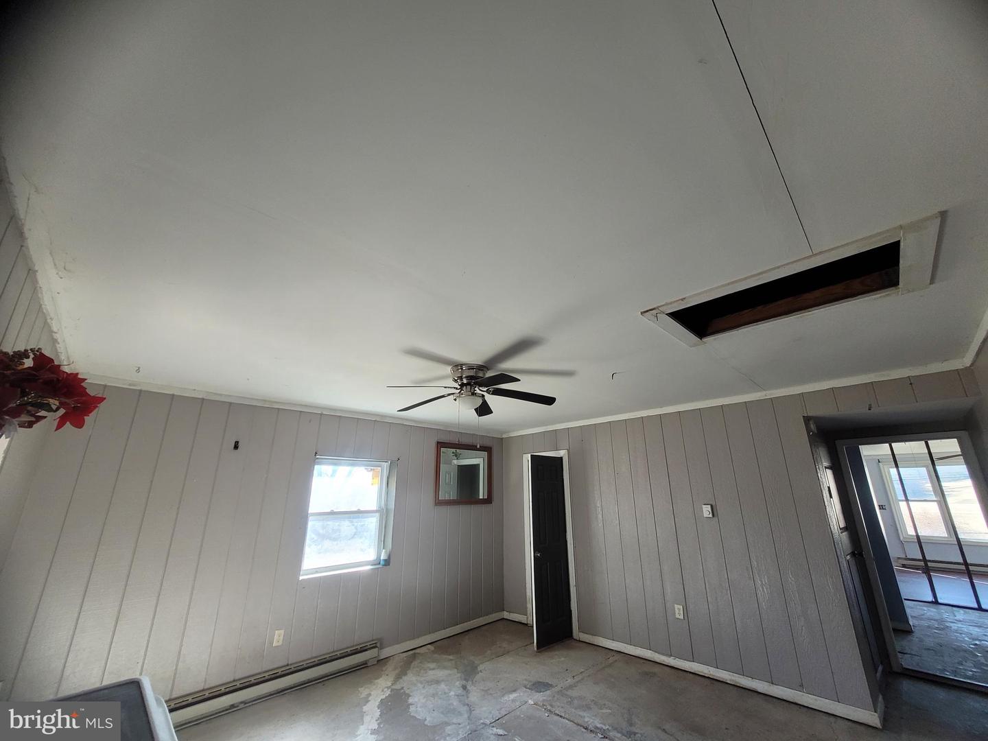 2210 Hyndman Rd Property Photo 5