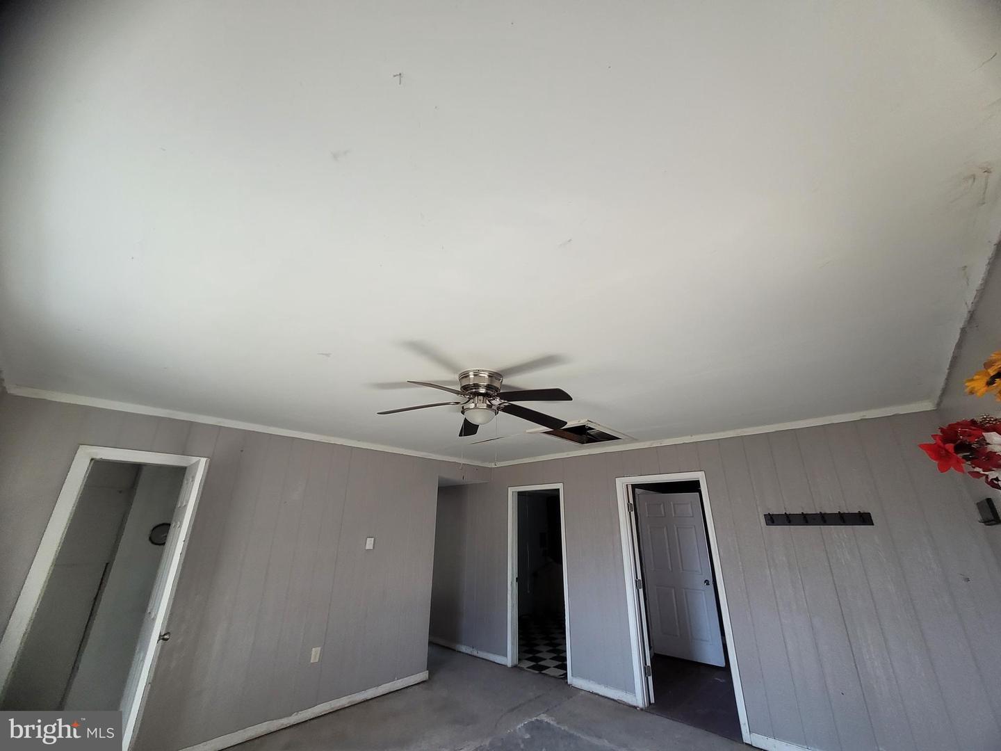 2210 Hyndman Rd Property Photo 6