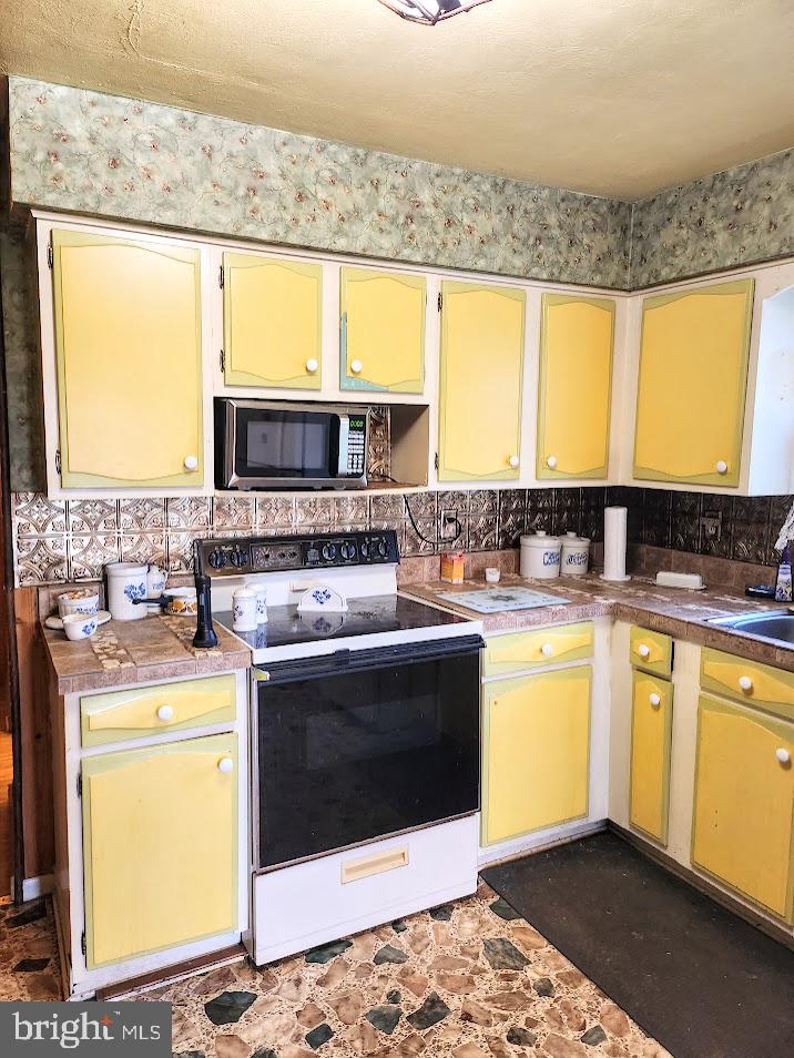 120 New Hampshire Rd Property Photo 2