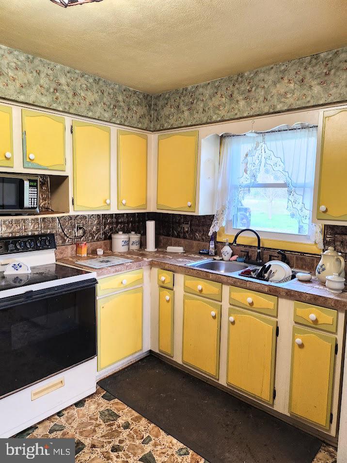 120 New Hampshire Rd Property Photo 3