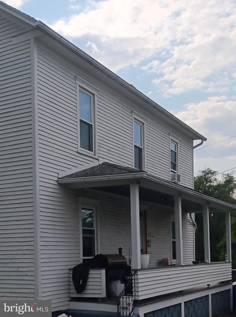 106 Center St. Property Photo 1