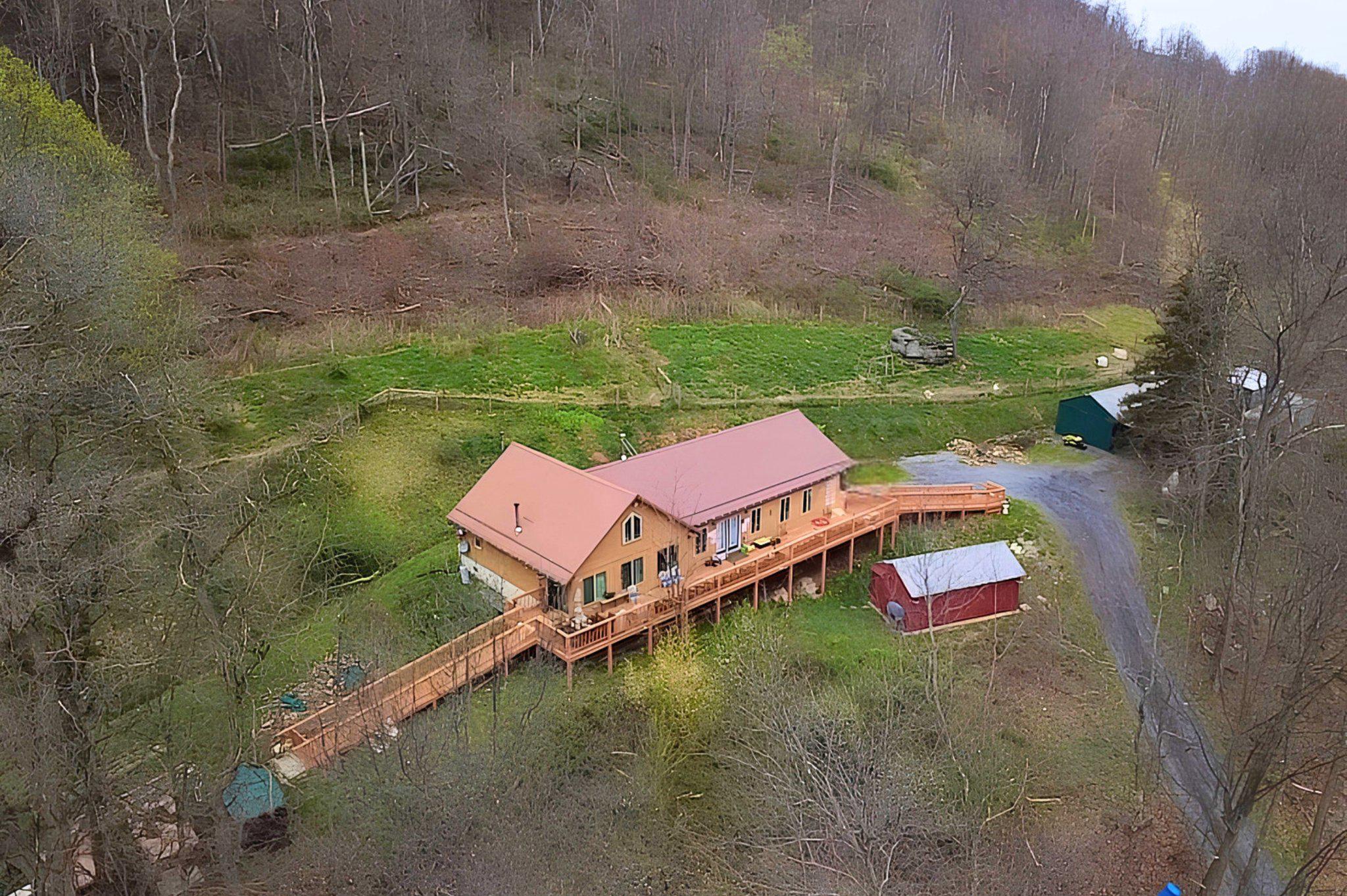 855 Lincoln Highway Property Photo 1