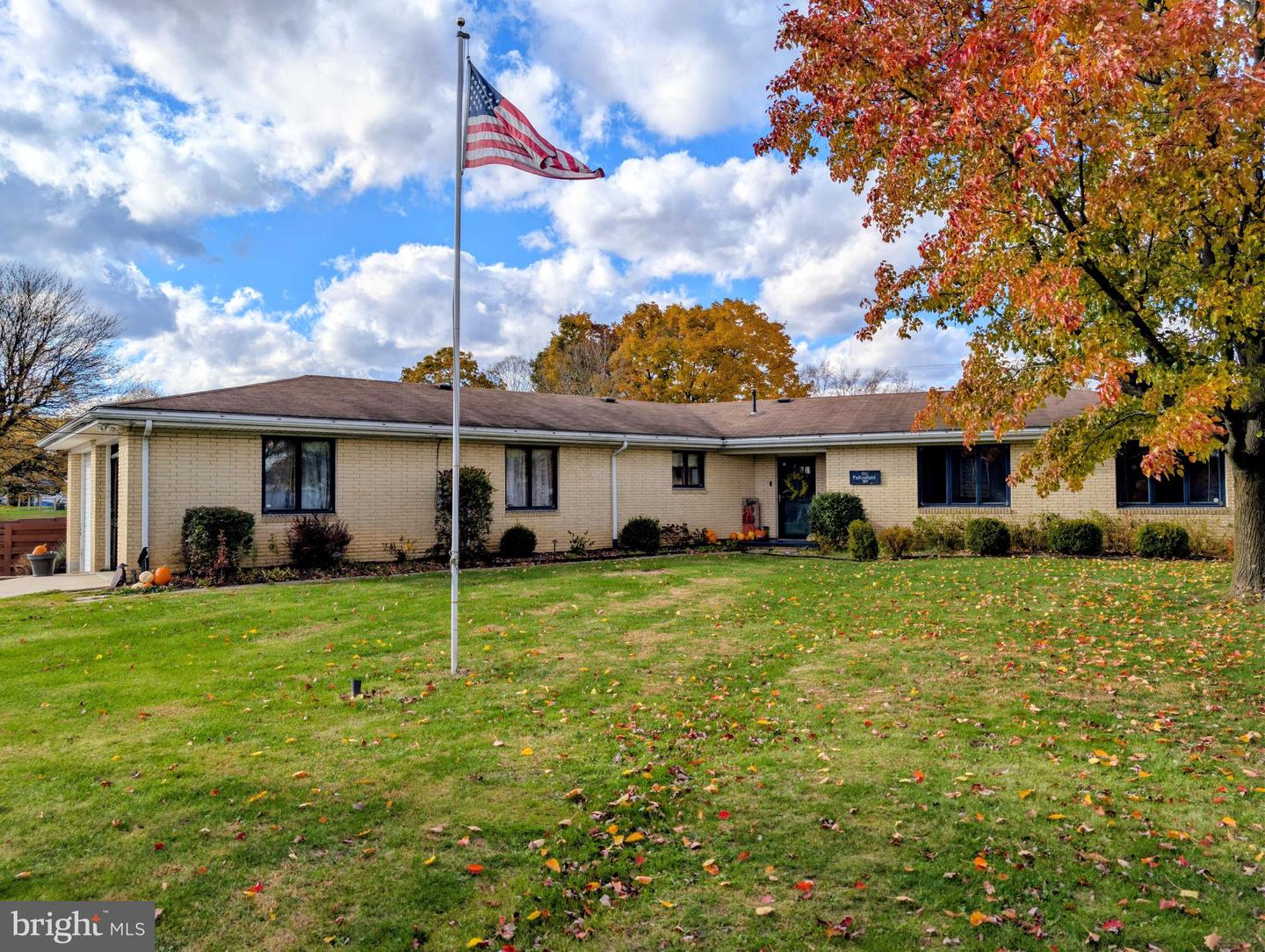 120 Fallowfield Dr Property Photo 1