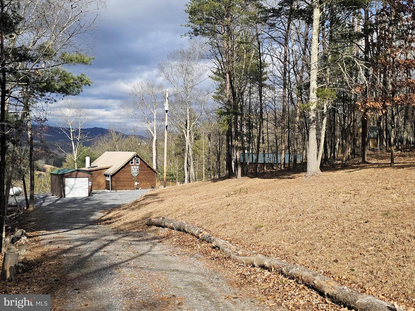 211 MARTIN RD