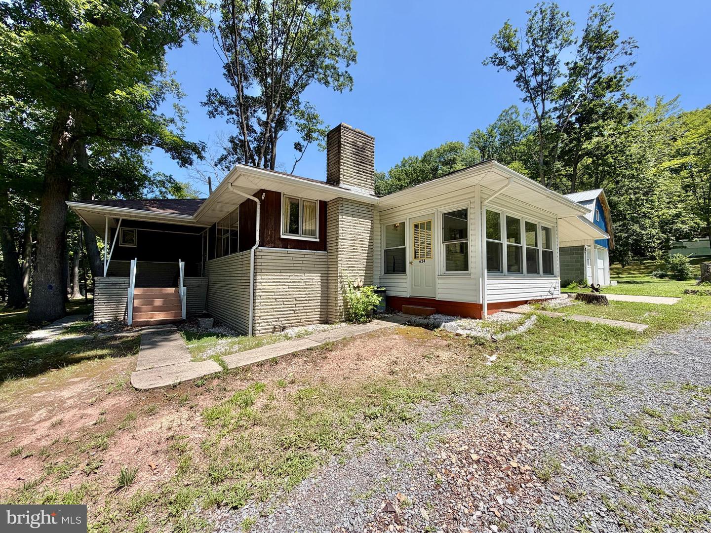 624 Raystown Road Property Photo 1