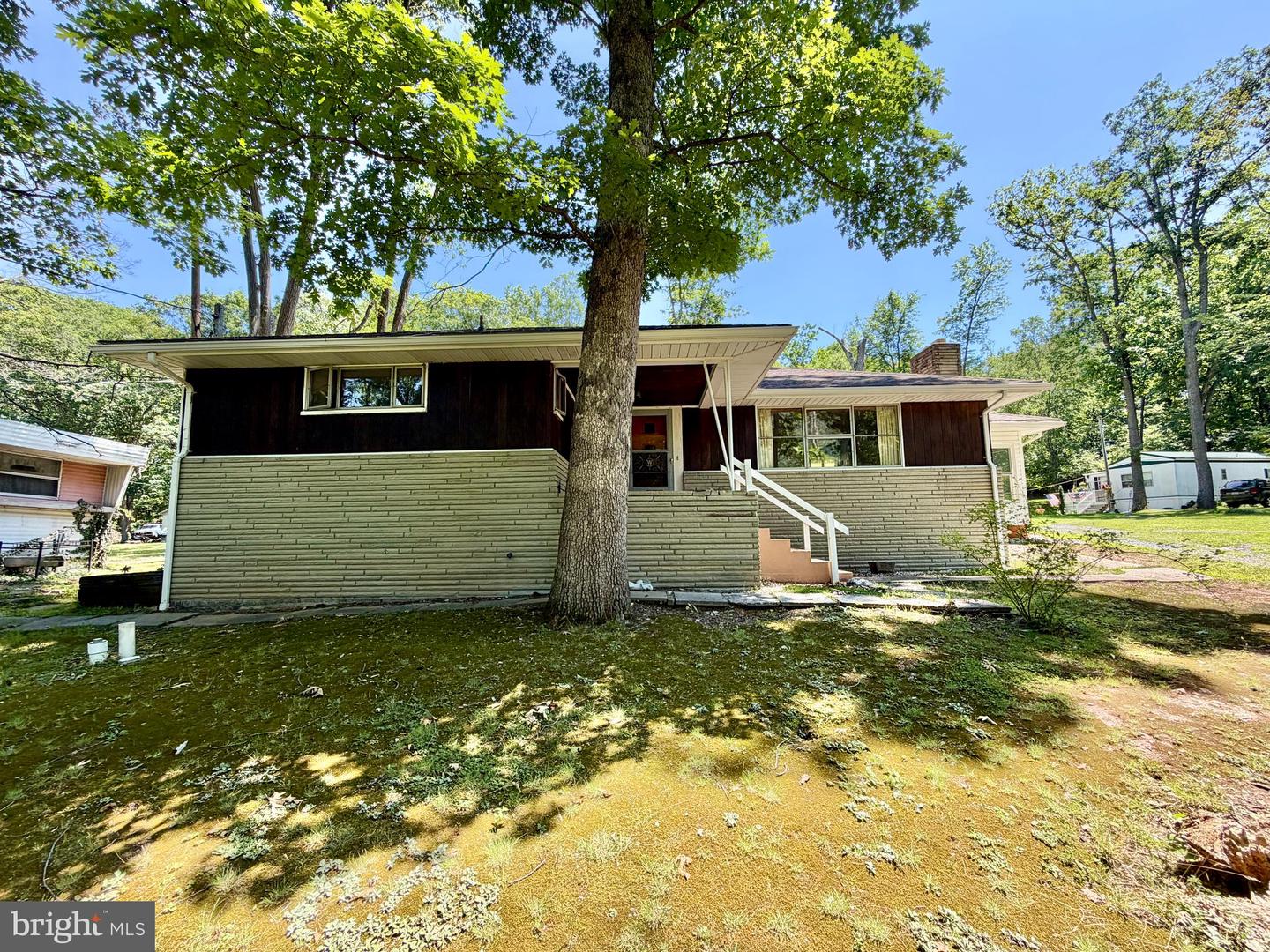 624 Raystown Road Property Photo 2