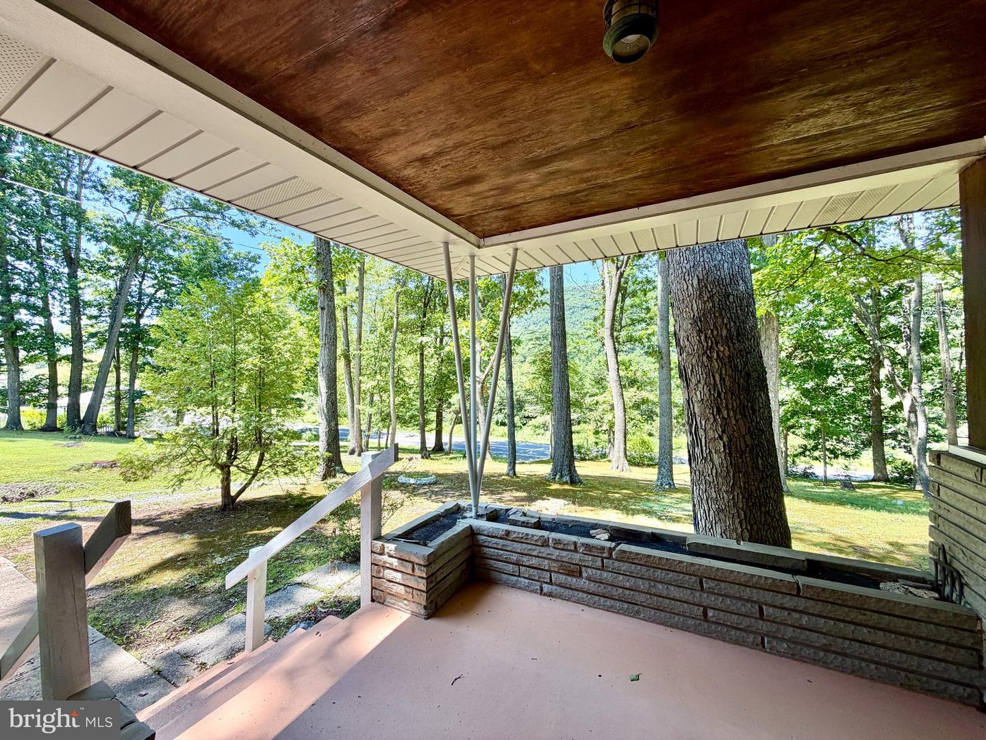 624 Raystown Road Property Photo 4