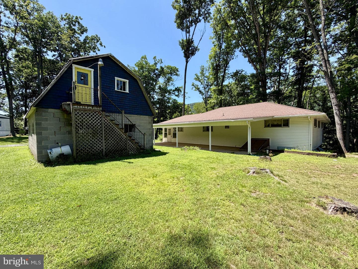 624 Raystown Road Property Photo 6
