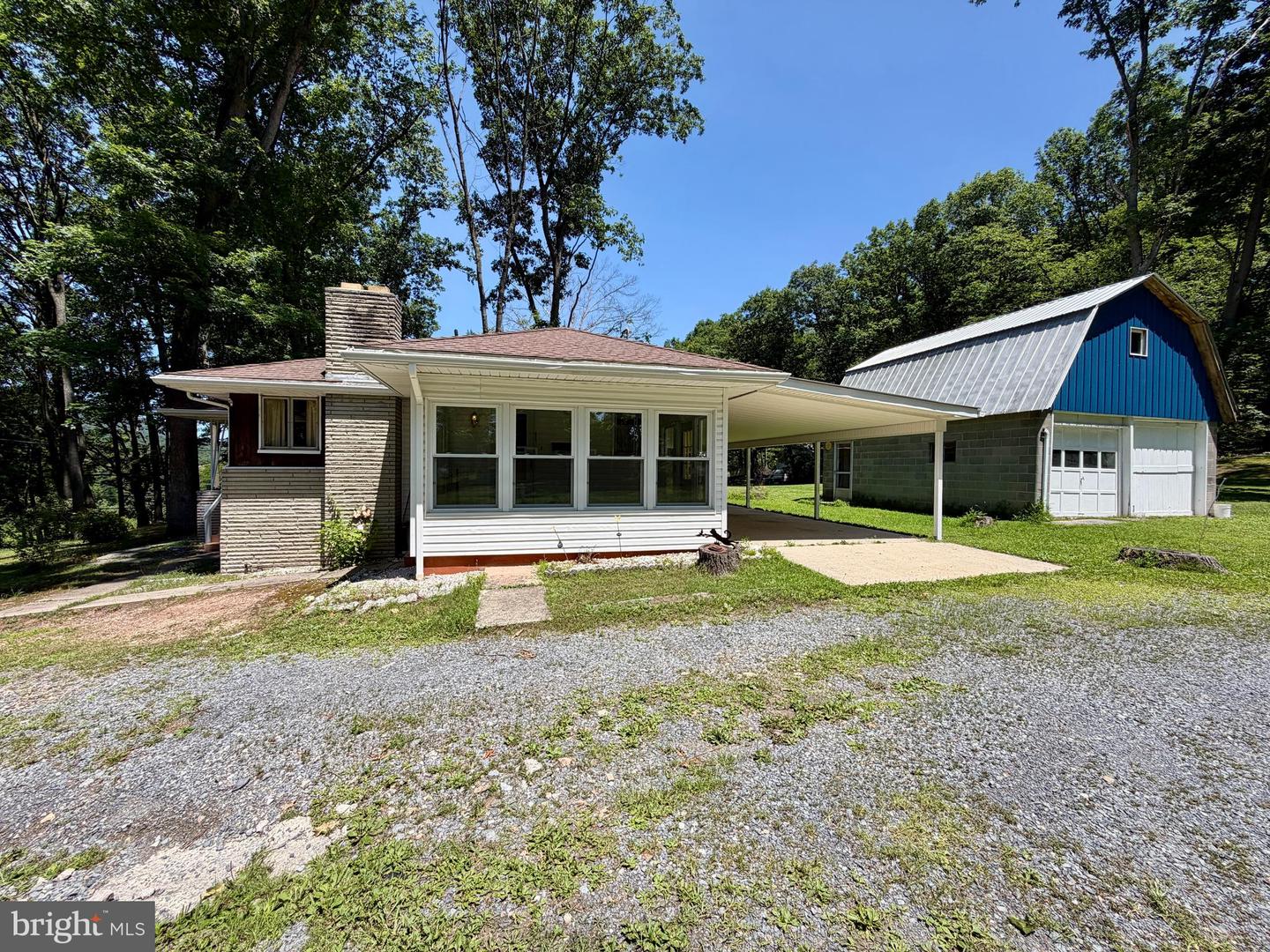 624 Raystown Road Property Photo 9