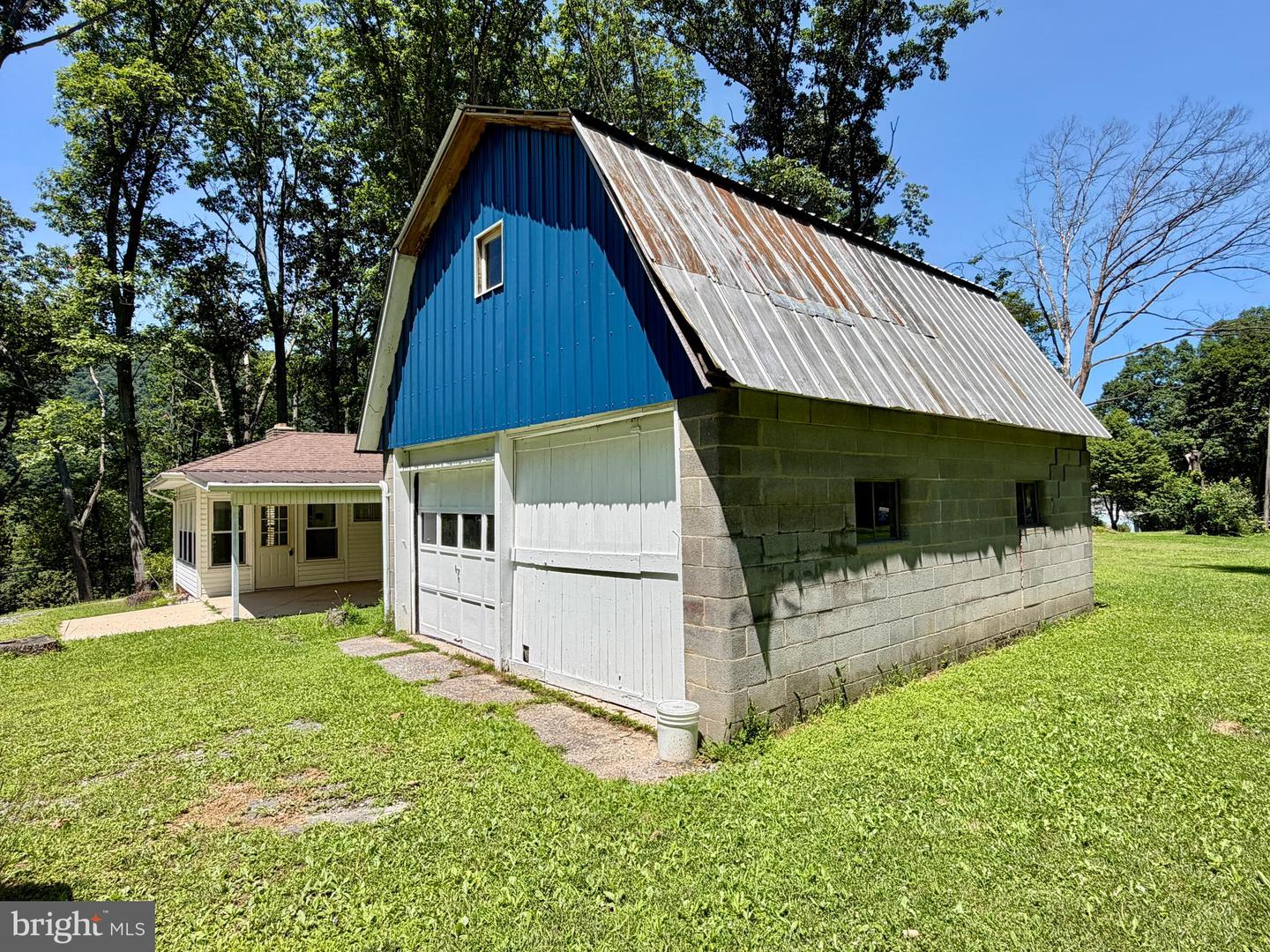 624 Raystown Road Property Photo 12