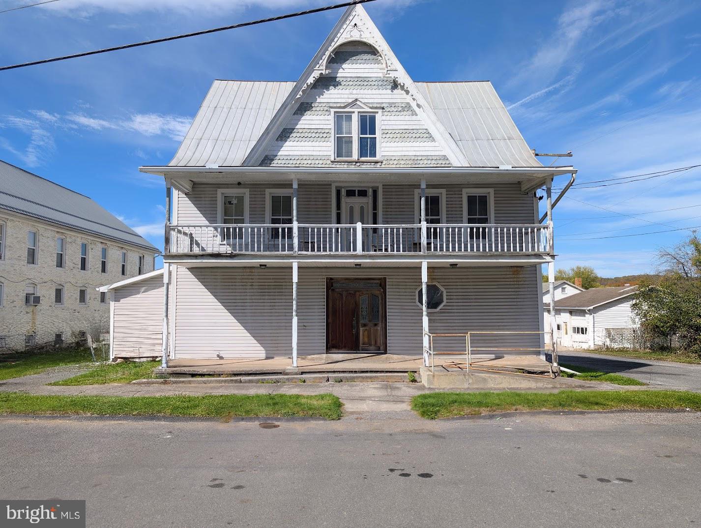 229 Main St Property Photo 1