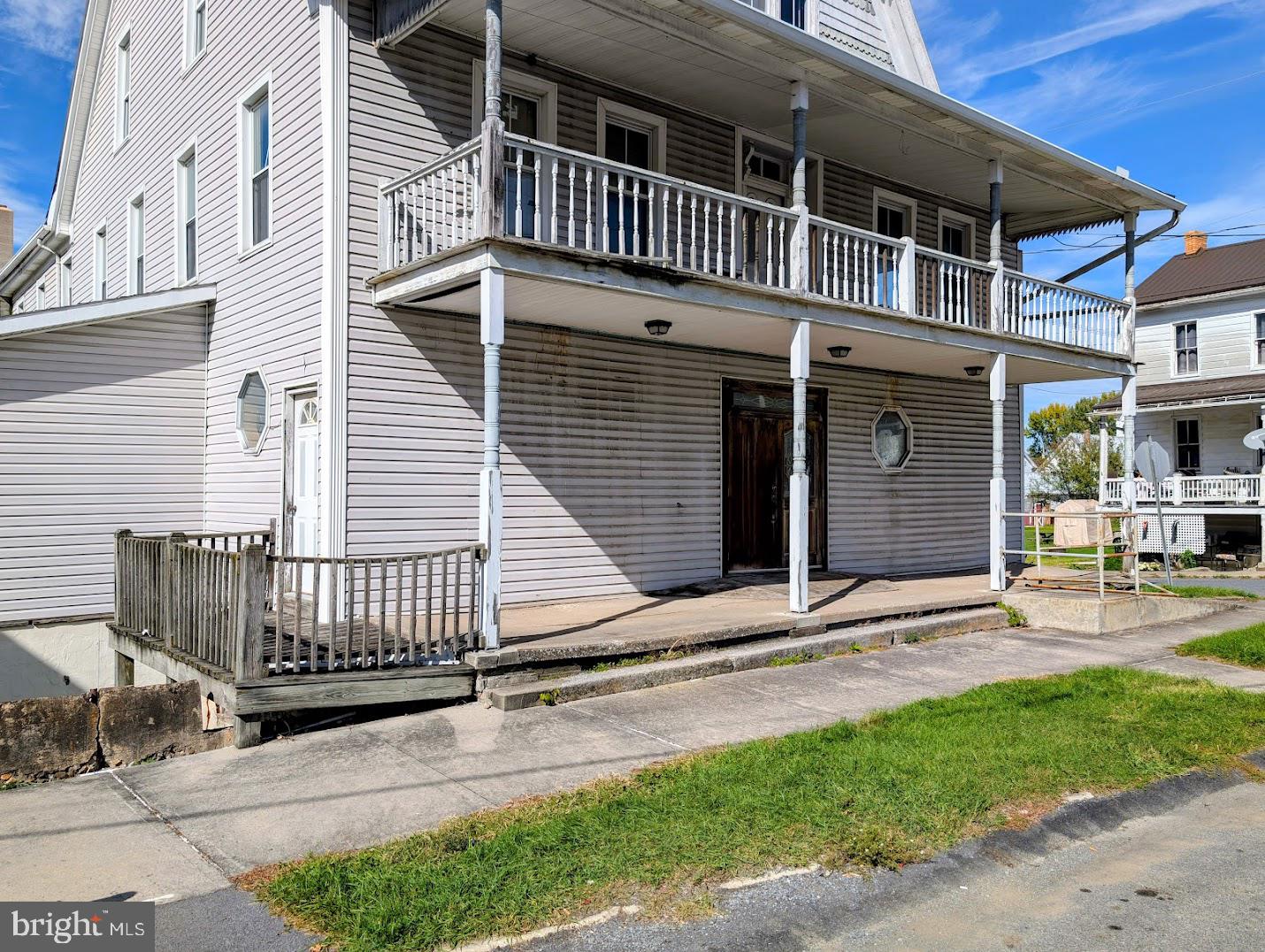 229 Main St Property Photo 2