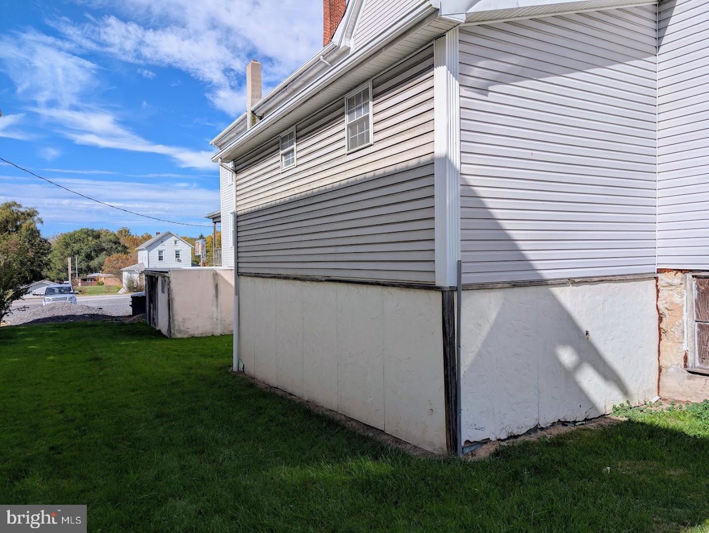 229 Main St Property Photo 4